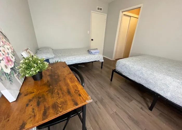 The Disney Hostel - Fullerton - Oc