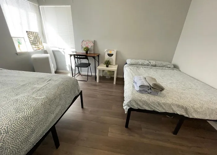 The Disney Hostel - Fullerton - Oc