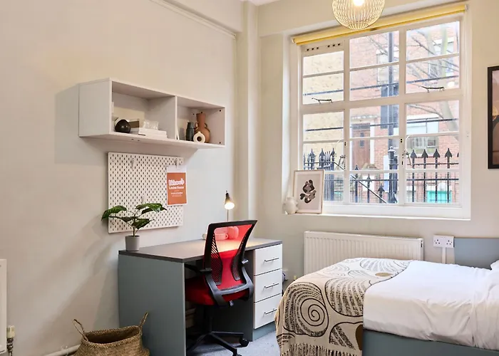 Louise House Hostel