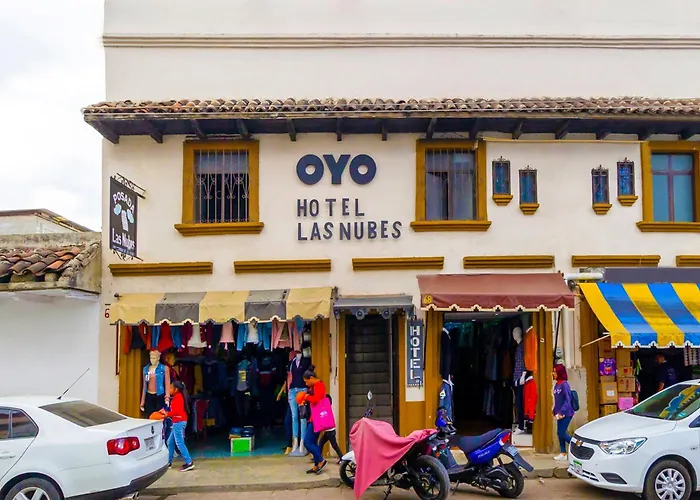 Cheap hotels Capital O Oyo Las Nubes Mercado De Dulces Y Artesanias Ambar, San Cristobal De Las Casas