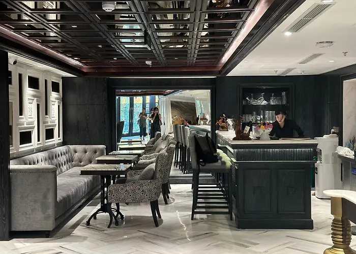 Luxe Paradise Premium Hotel Pham Hong Thai
