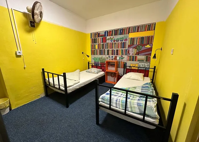 Baroque Hostel & Coworking