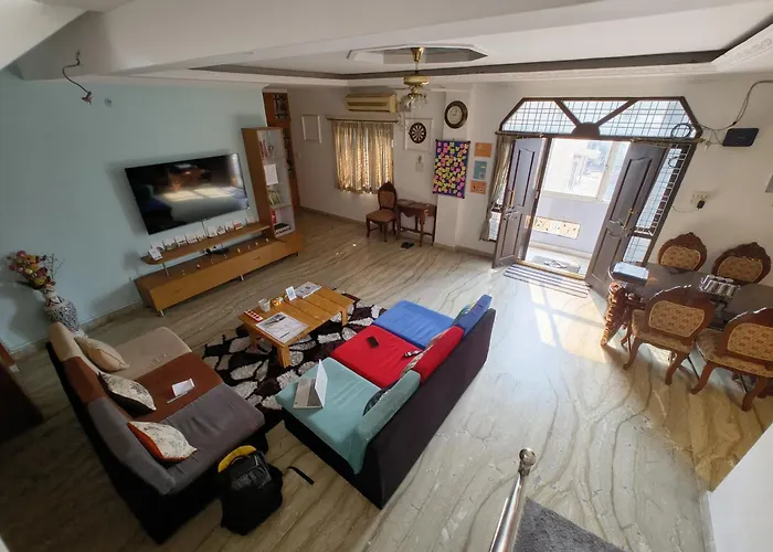 Bonjour Travellers Hostel