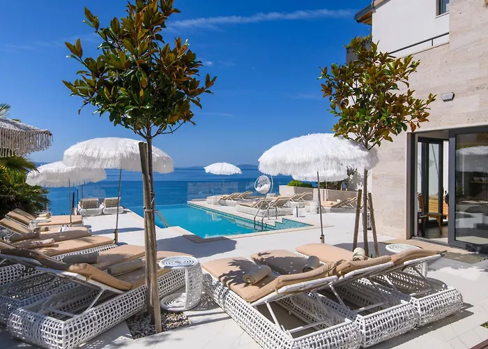 Trip to College Gallery Luxury Suites & Rooms-Only Adults