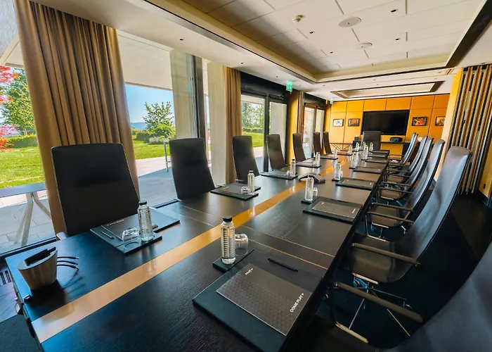 Five - Luxury City Resort