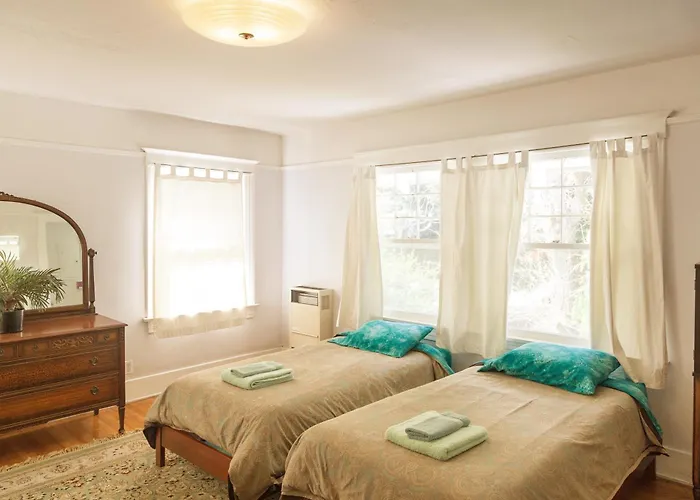 Orange Drive Hostel (Adults Only)