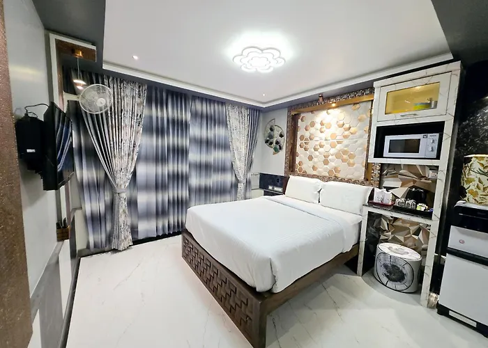 Beverly Villa