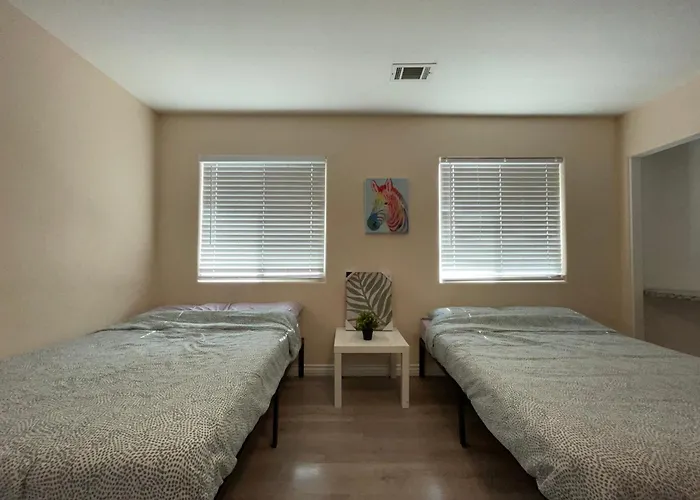 The Disney Hostel - Santa Ana - Oc