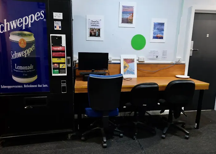 Pint On Punt Backpackers