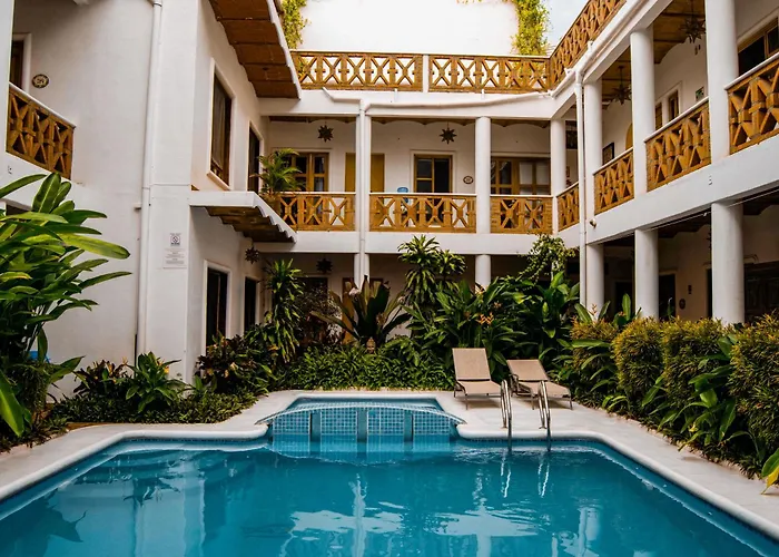 Hotel with pool: Hotelito Los Suenos