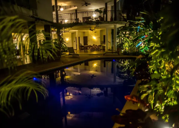 Hotel with pool: Hotelito Los Suenos