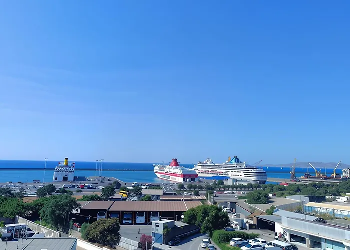 City Life Port Hotel