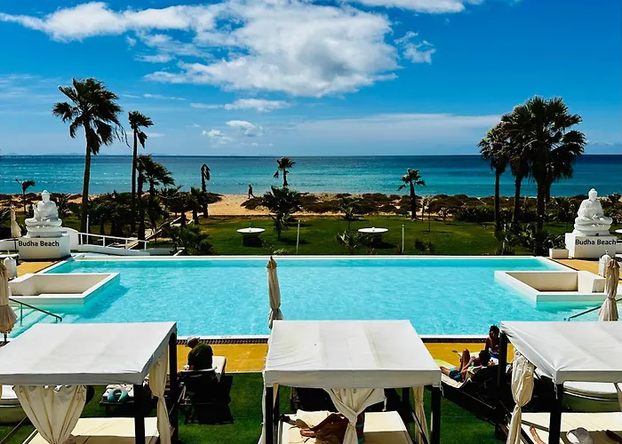 Hotel Livvo Budha Beach