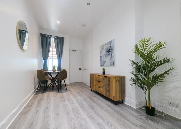 Workstay Shared House - Private Ensuite Studio & 3 Rooms