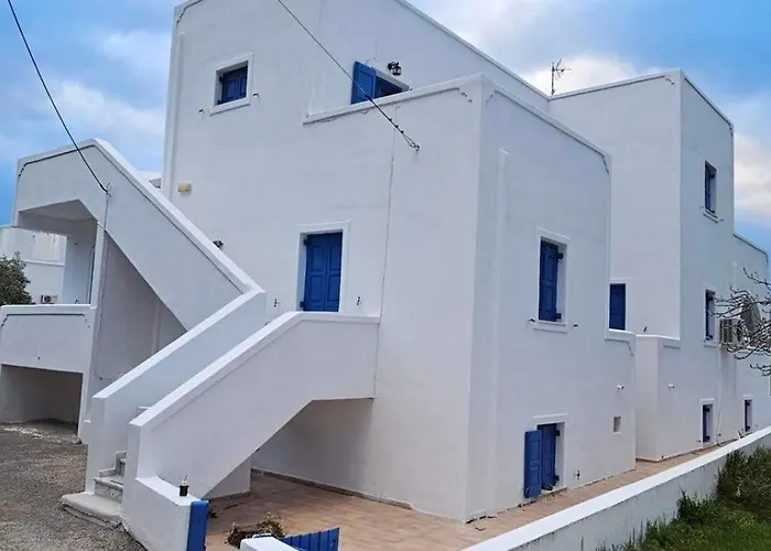 Hostel Pleasure Black Beach Parissa Santorini