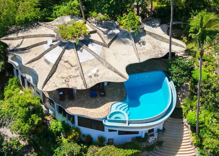 Pet Friendly hotel: Monkey Flower Villas