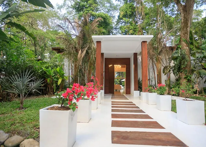Lodge: Villa Paparazzi - Private Beachfront Villa