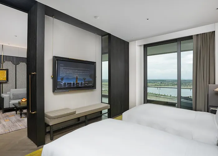 5 star hotel: Hoiana Hotel & Suites