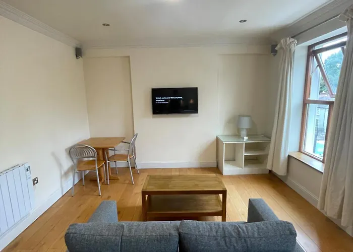 Crawford House - Scholarlee Living Apartments