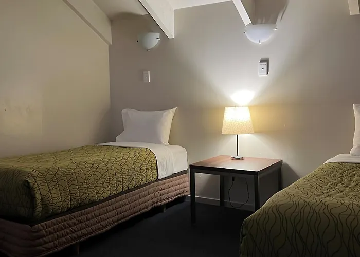 Airport Manor Inn