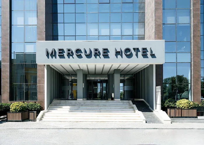 Hotel with pool: Mercure Baku City