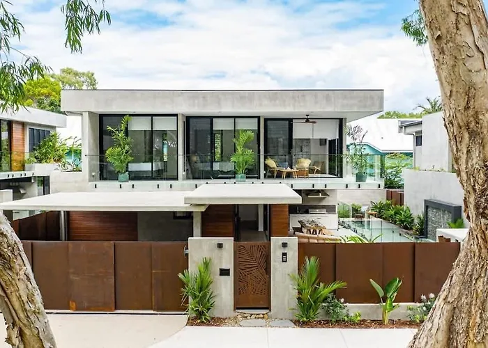 Azure Port Douglas - Luxurious & Modern