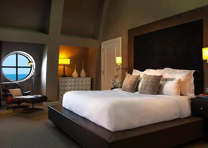 Hotel with Tennis: The Blackstone, Autograph Collection