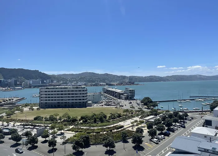 Bay Plaza Hotel
