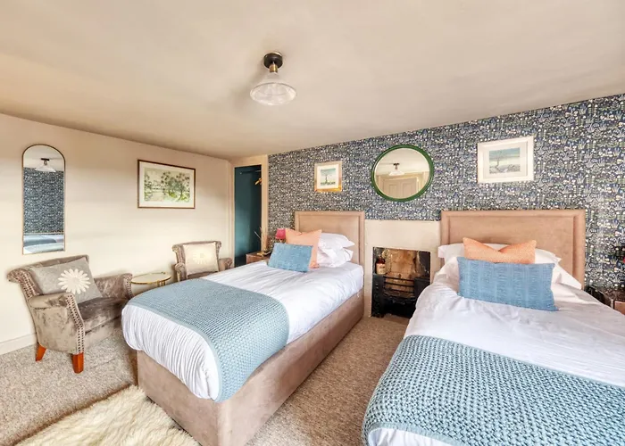 Luxury hotel only: Hill House