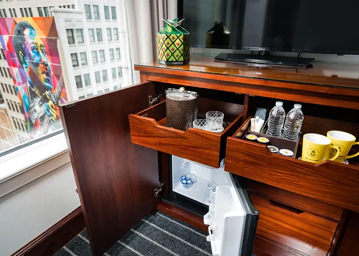 Hotel: Staypineapple, An Iconic Hotel, The Loop