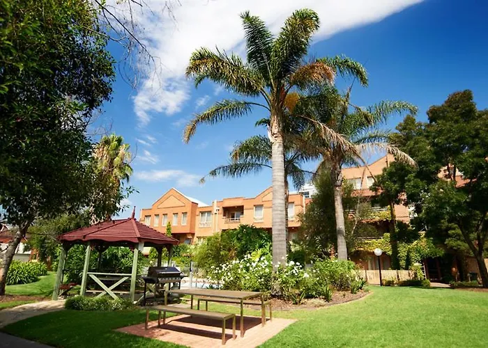 Hotels with tennis Comfort Apartments Royal Gardens