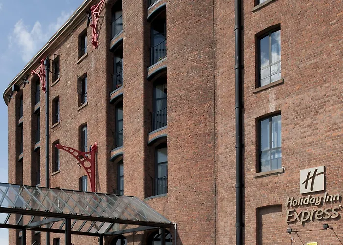 Hotel with Tennis: Holiday Inn Express Liverpool-Albert Dock By Ihg