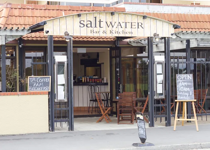 Cheap hotel: The Beachcomber Hotel