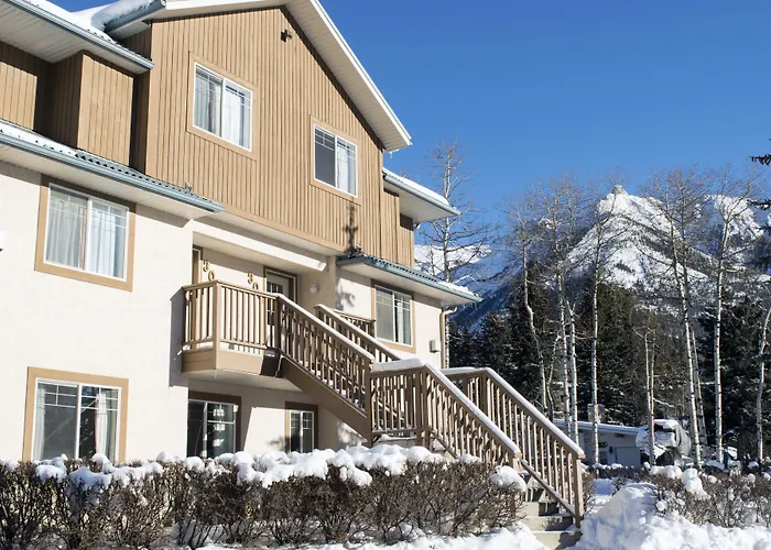 Banff Boundary Lodge