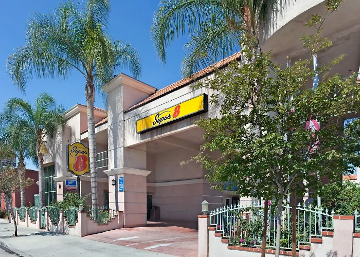Family Hotel: Super 8 By Wyndham North Hollywood