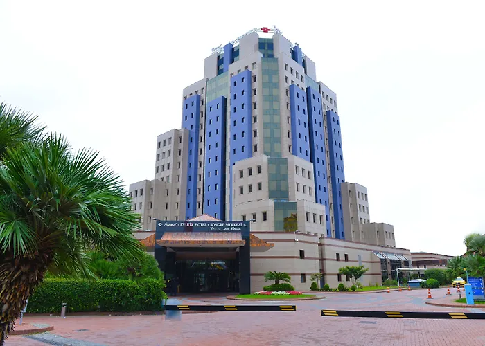 Beach hotel: Grand Cevahir Hotel Convention Center