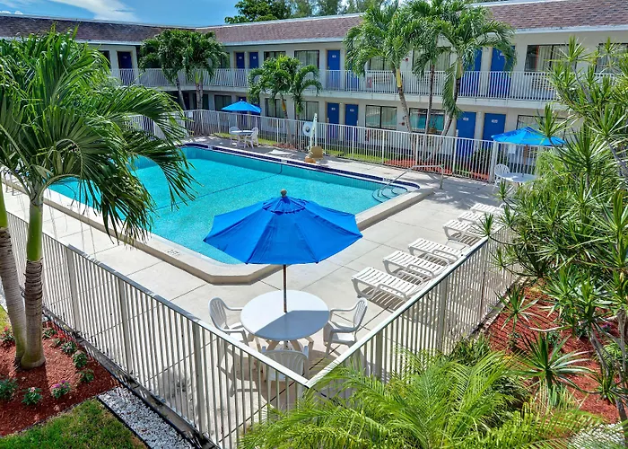 Pet Friendly hotel: Motel 6 Dania Beach