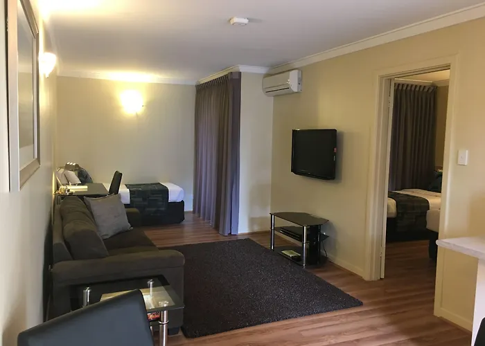Peninsula Riverside Serviced Apartments