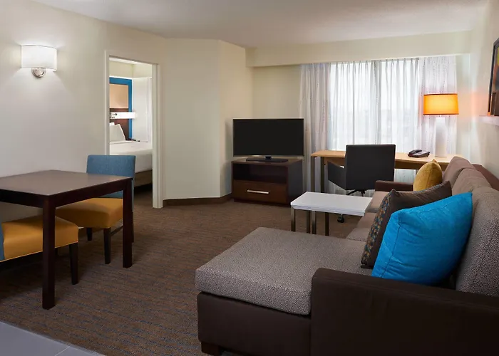Beach Hotels Residence Inn By Marriott Toronto Airport
