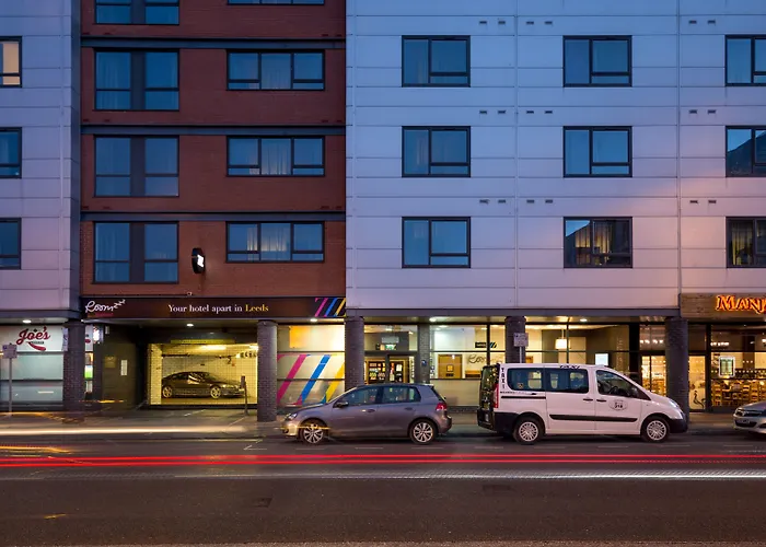 Roomzzz Leeds City West