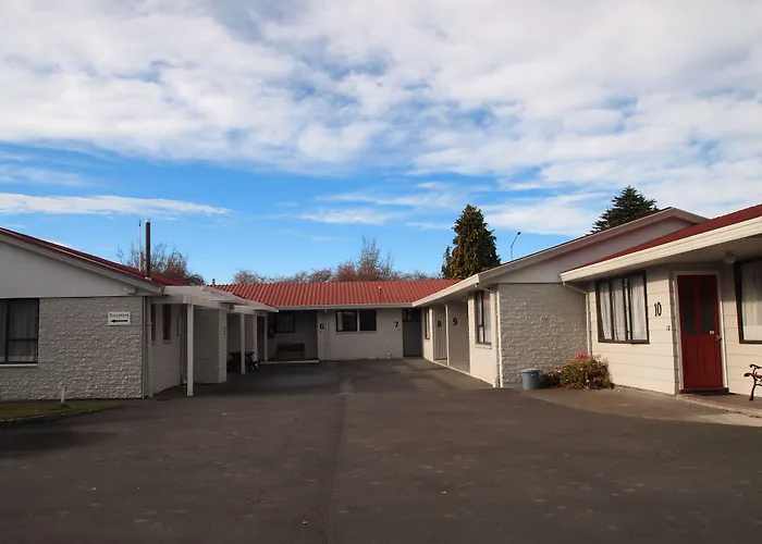 Dog friendly hotels Airport Lodge