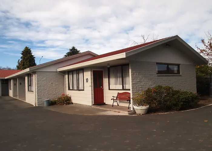 Dog friendly hotels Airport Lodge