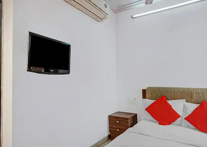 4 star hotel: Hotel O Delight Inn Near Andheri Railway Station