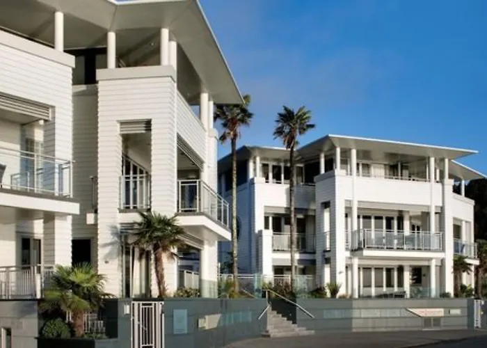 Waterfront Suites - Heritage Collection
