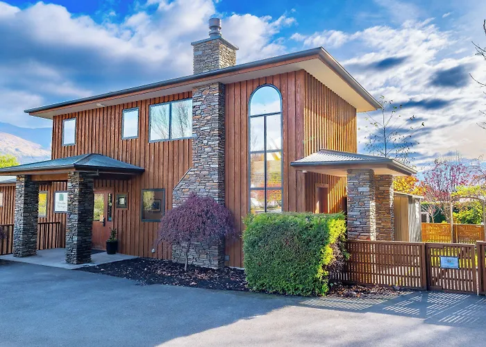 B&B only: Wanaka Springs Lodge