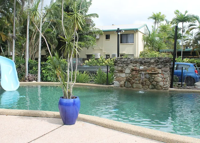 Hotel near College: Bohemia Resort Cairns