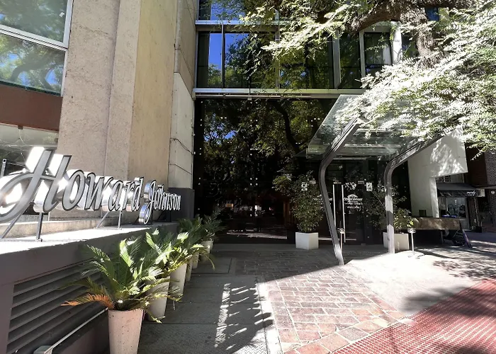 Howard Johnson La Cañada &Suites