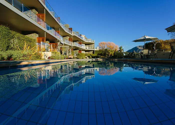5 star hotel: Lakeside Apartments