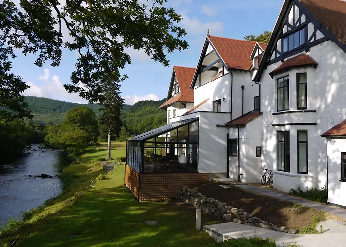 Craig-Y-Dderwen Riverside Hotel