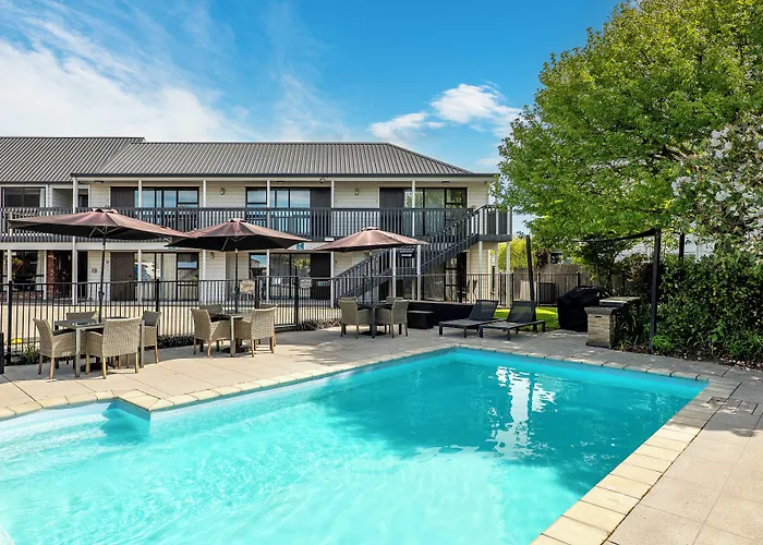 Pet Friendly hotel: Ashford Motor Lodge